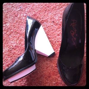 Alice + Olivia patent pumps NWOT